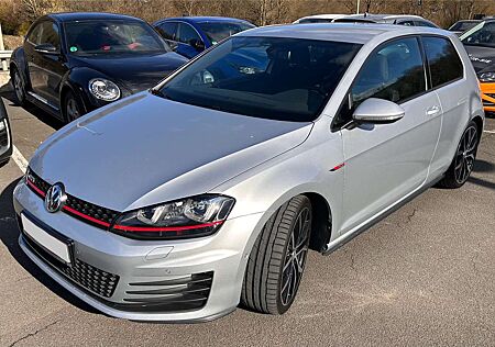 VW Golf GTI Volkswagen Performance DSG - Scheckheft gepflegt
