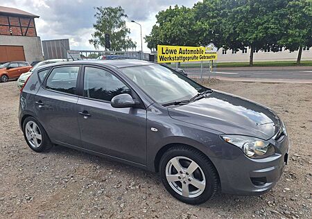 Hyundai i30 blue 1.4 Comfort 1.deut.H. Tüv neu!!