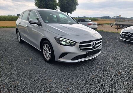 Mercedes-Benz B 200 // Ambiente // Spurhalte // Leder // Navi