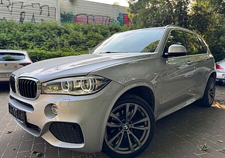 BMW X5 xDrive 30d M-PAKET/H-UP/PANO/R-CAM/STHZ*VOLL*