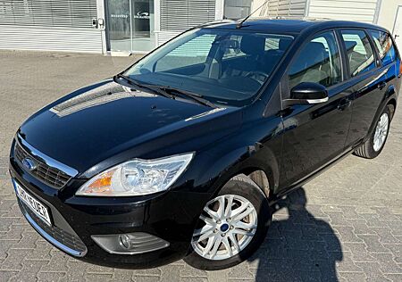 Ford Focus Turnier Ghia/1 Jahr Garantie- Schiebedach