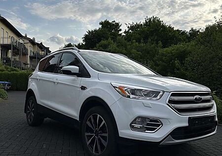 Ford Kuga 1.5 EcoBoost 2x4 Titanium