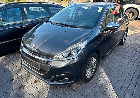 Peugeot 208 Allure PDC. Navi. BT. Klimaaut.