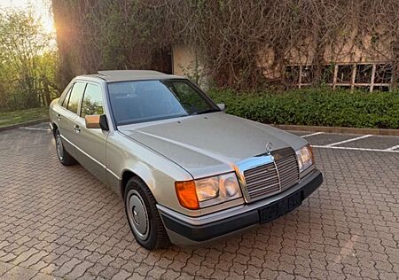 Mercedes-Benz 250 250 D w124, wenig Km! Oldtimer
