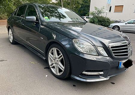 Mercedes-Benz E 220 CDI DPF BlueEFFICIENCY 7G-TRONIC Avantgarde
