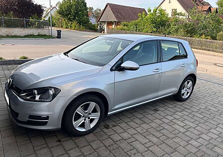 VW Golf Volkswagen 1.2 TSI BMT Comfortline 8-fach bereift
