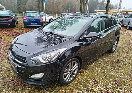 Hyundai i30 1.6 GDI Premium Aut Navi Kamera SHZ+LHZ*Pano