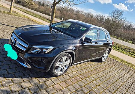 Mercedes-Benz GLA 220 d 4Matic 7G-DCT