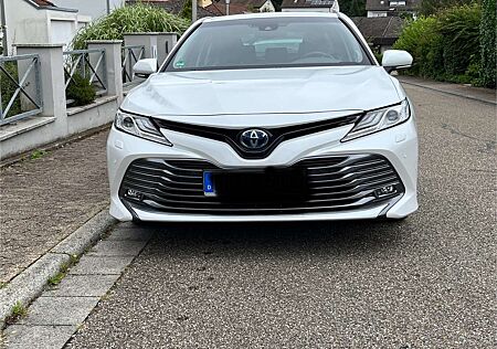 Toyota Camry Luxury