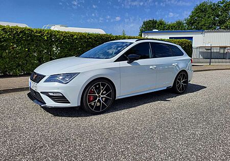 Seat Leon Kombi 2.0TSI 300PS,4DRIVE,CARBON EDITION R,wenig KM,BREMBO