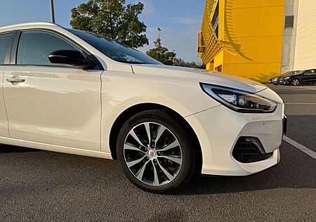 Hyundai i30 Kombi 1.4TGDI DCT Prem Leder Navi,