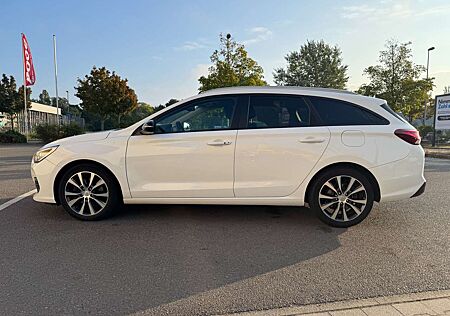 Hyundai i30 Kombi 1.4TGDI DCT Prem Leder Navi,