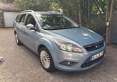 Ford Focus Turnier 1.6 Ti-VCT Ghia AHK Klima Standheizung