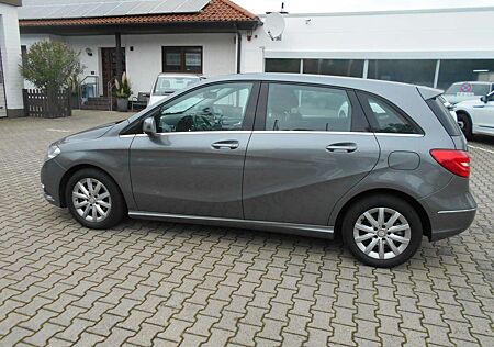 Mercedes-Benz B 180 (246.242)/AUTOMATIK/Tempomat/Sitzheizung/