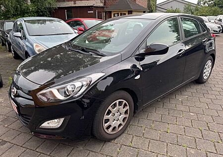 Hyundai i30 1.4 Classic TÜV 09/2026/PDC/5-TÜRIG/TEMPOMAT