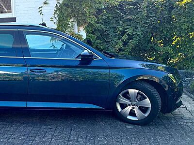 Skoda Superb Superb Combi 2.0 TDI DSG Style, Panoramadach, Lava-Blau