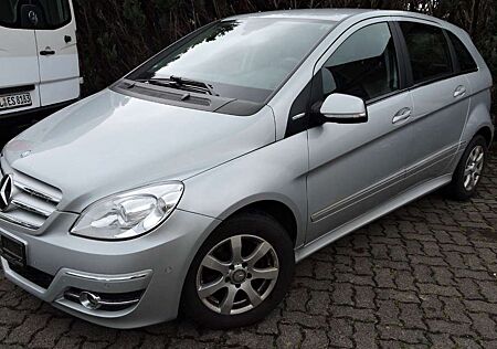 Mercedes-Benz B 180 BlueEFFICIENCY/ Start-Stopp/ Navi/ Euro 5
