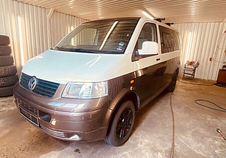 VW T5 Caravelle Volkswagen Bett*Klima*Kamera*AHK*City*8 Sitzer