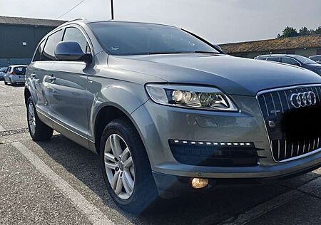 Audi Q7 3.0 TDI DPF quattro tiptronic