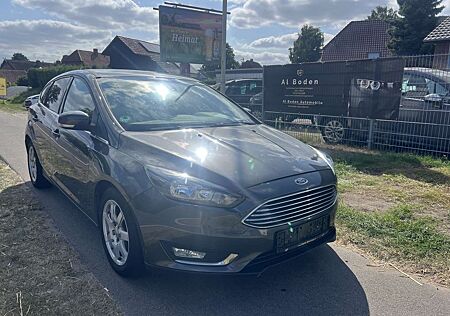 Ford Focus Titanium Navi Keyless-Go Klimaautomatik