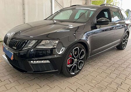 Skoda Octavia Combi RS 245 DSG+LED+AHK+VIRT.CP
