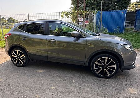 Nissan Qashqai 1.2 TEKNA, NAVI, PANO, AHK, wenig Km