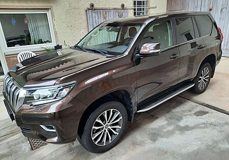 Toyota Land Cruiser 2.8 D-4D AUTOM. EXECUTIVE 360° AHK "NEUWERTIG!"