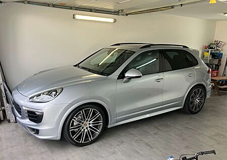 Porsche Cayenne S Sportpaket, ALL Black, 21 Zoll