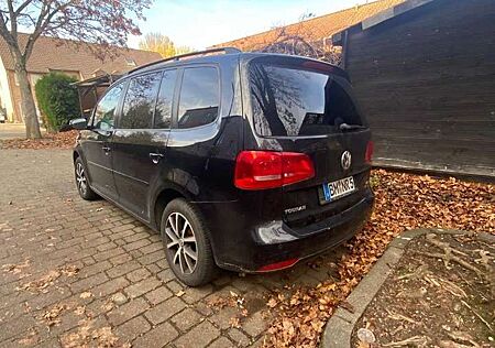 VW Touran Volkswagen 1.6 TDI DPF BlueMotion Technology Trendline