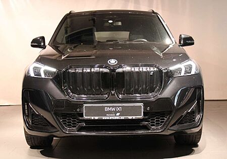 BMW iX1 xDrive30 M Sport Navi.LED.HuD.360°.Pano.AHK