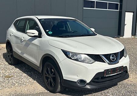 Nissan Qashqai Acenta KLIMAAUT. SHZ AHK NAVI 8FACH