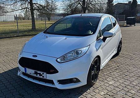 Ford Fiesta 1.6 EcoBoost mit Leder-Sport-Paket ST