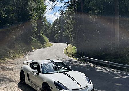 Porsche Cayman GT4