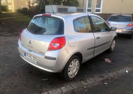 Renault Clio 1.2 16V Authentique