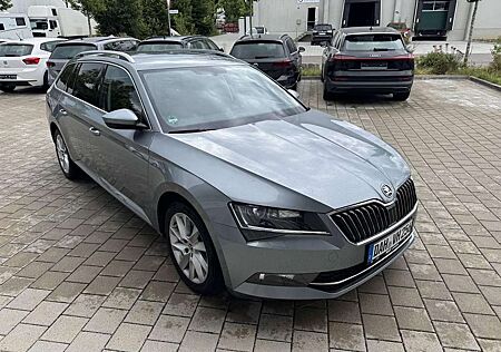 Skoda Superb Combi 2.0 TSI 4x4 *TOP-Ausstattung* STYLE