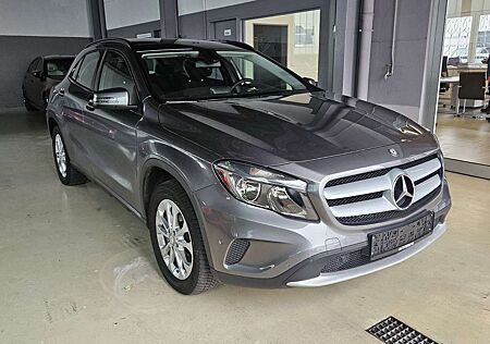 Mercedes-Benz GLA 200 CDI / d 4Matic+Panorama+AHK+LED