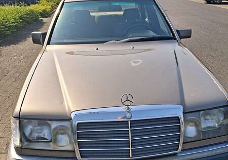 Mercedes-Benz E 200 D