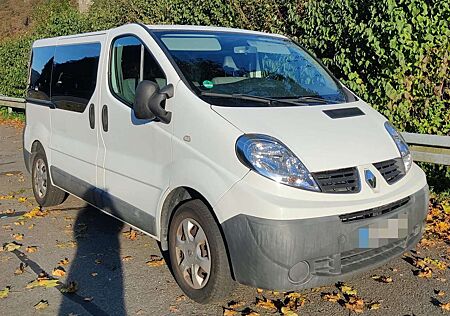 Renault Trafic Van mit Steuerkette und 8 Sitzplätzen