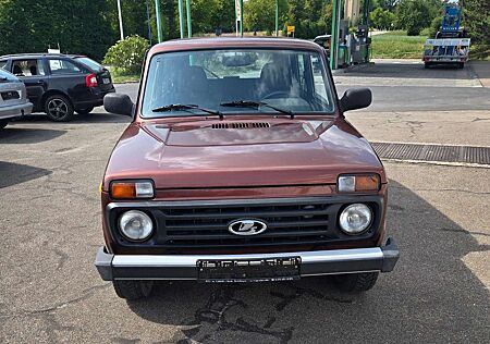 Lada 4x4 4 türig