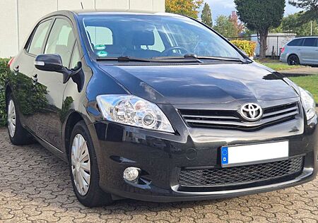 Toyota Auris /NAVI/KAMERA/PDC/2 ZONEN KLIMA/4 SEASON