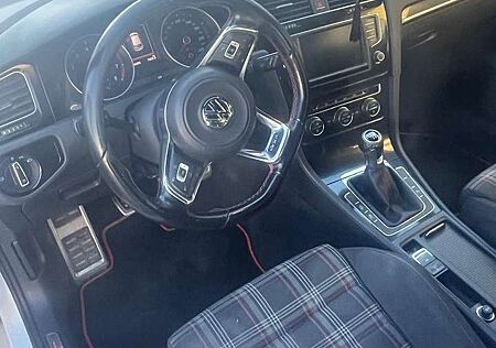 VW Golf GTI Volkswagen BlueMotion Technology