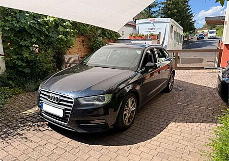 Audi A3 Ambition, schwarz, Navi, 8-fach Alu