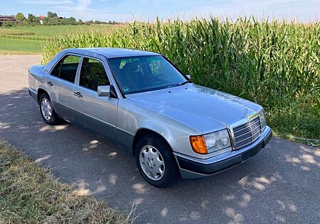 Mercedes-Benz E 280 1. Besitzer ,scheckheftgepflegt