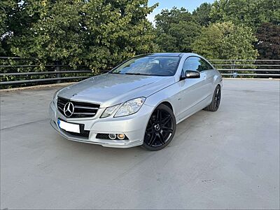 Mercedes-Benz E 250 Coupé HINTERACHSE & BREMSEN NEU, Auto. Pano. 95tkm