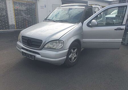 Mercedes-Benz ML 320 M-Klasse .tel 015237733512