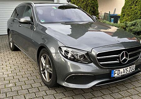 Mercedes-Benz E 220 E-Klasse T-Modell+Diesel+4Matic+9G-TRONIC+AHK+Avan