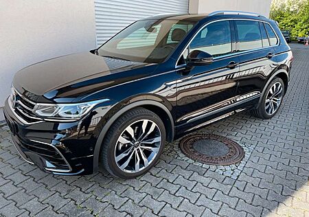 VW Tiguan Volkswagen R-Line 4Mot Pano Matrix AHK Leder Kamera