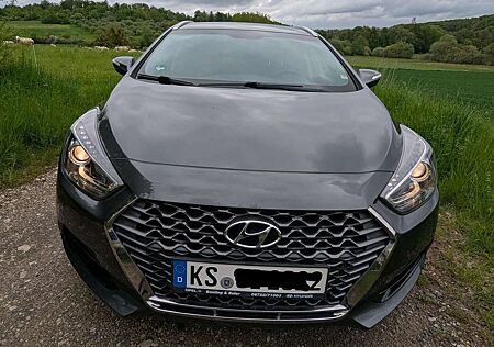 Hyundai i40 Kombi blue 1.6 CRDi Space, 2 J.Garantie, Navi, SHG