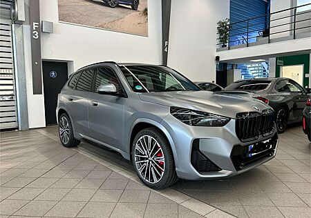 BMW X1 xDrive23d Pano AHK MPro 20“ ShadowLine neuwertig