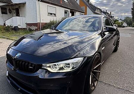 BMW M4 Comp. / Carbon / 20“ / H&K / CAM / adap. Fahrwer